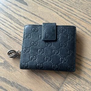 Black leather Gucci Wallet with zip coin pouch and silver charm
